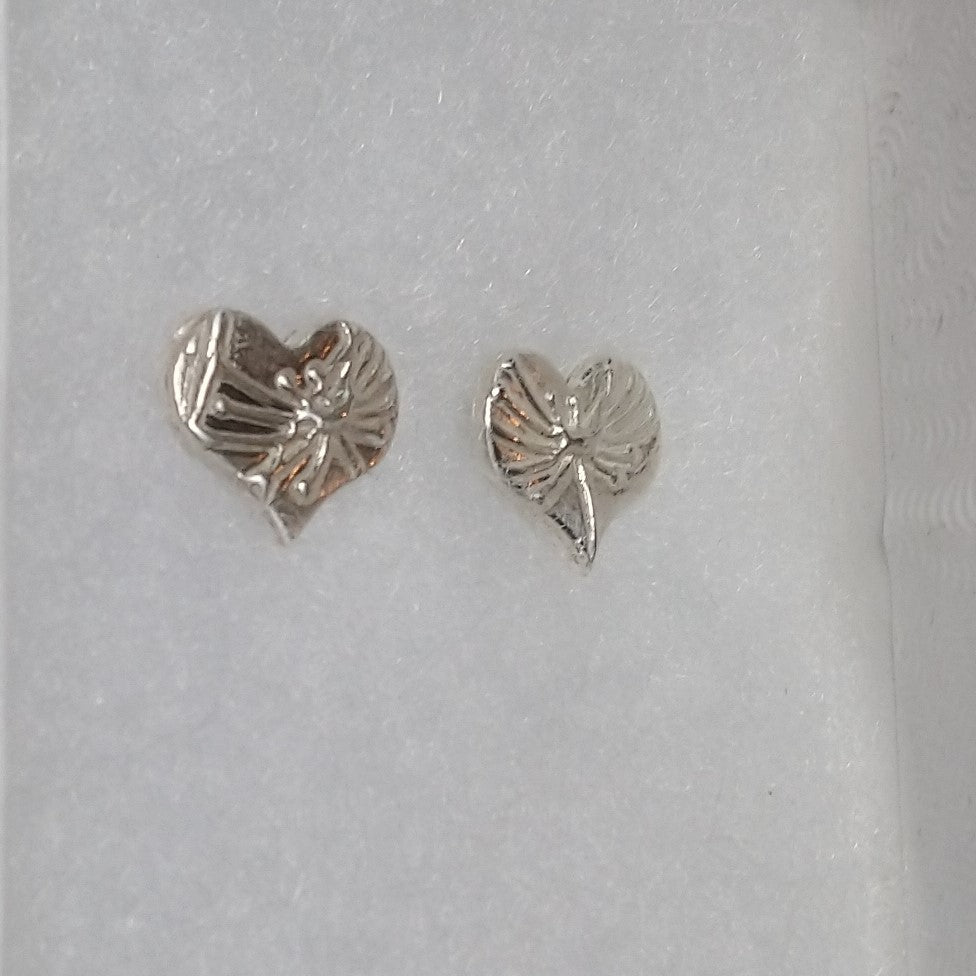Heart stud earrings