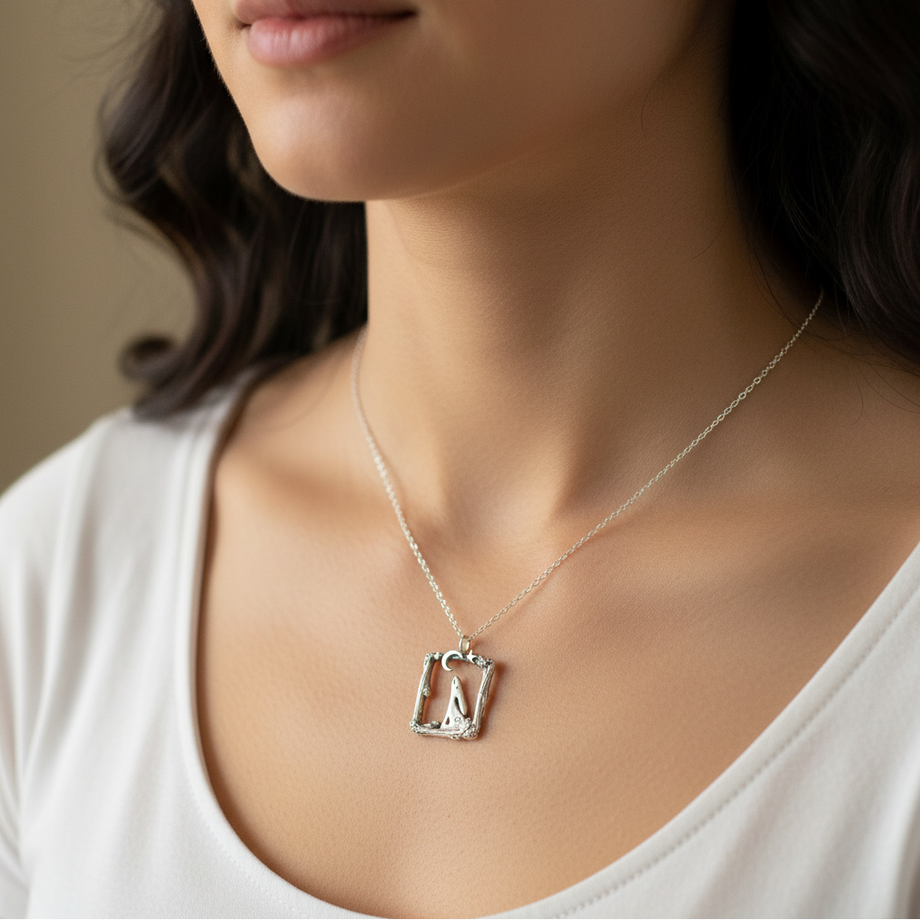 Moon-Gazing Hare Necklace